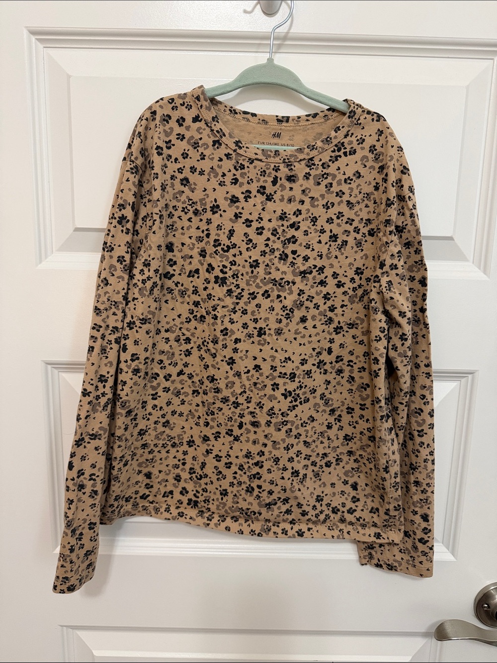 H&M Girls 8-10 Beige Long-Sleeve Tee with Black Floral Ditsy Cheetah Print